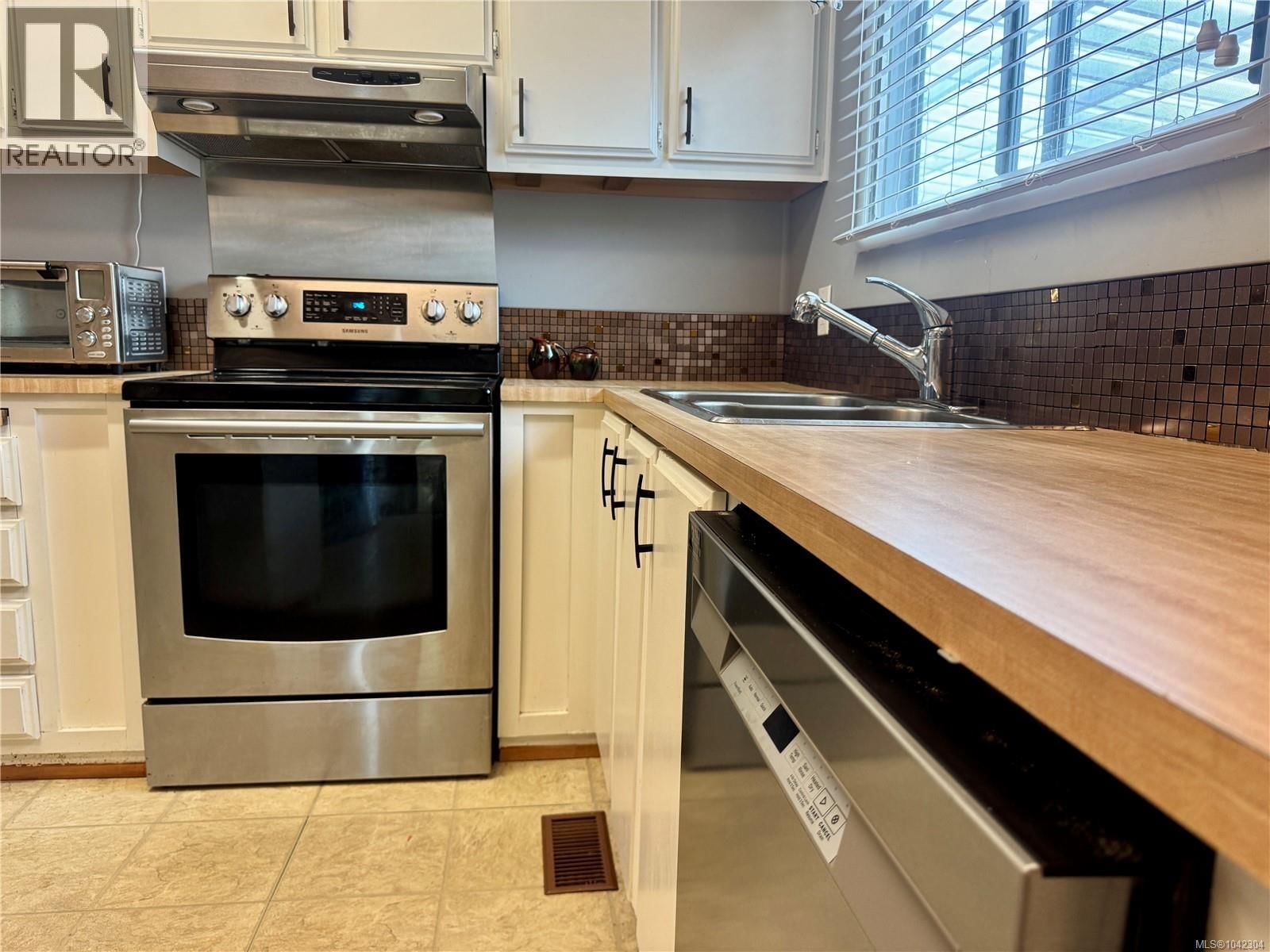 34 1240 Wilkinson Road property photo