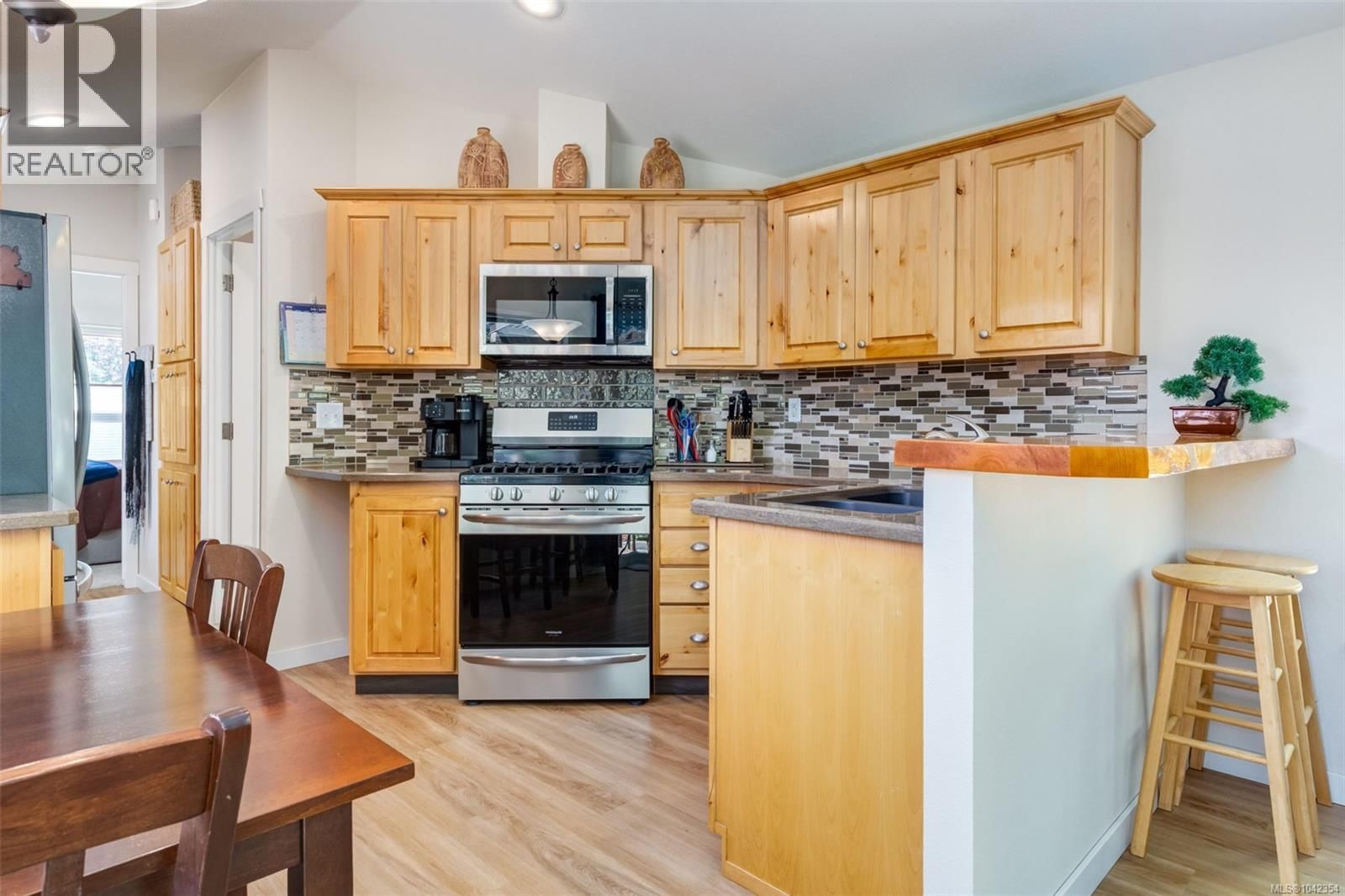 105 3042 River Road property photo
