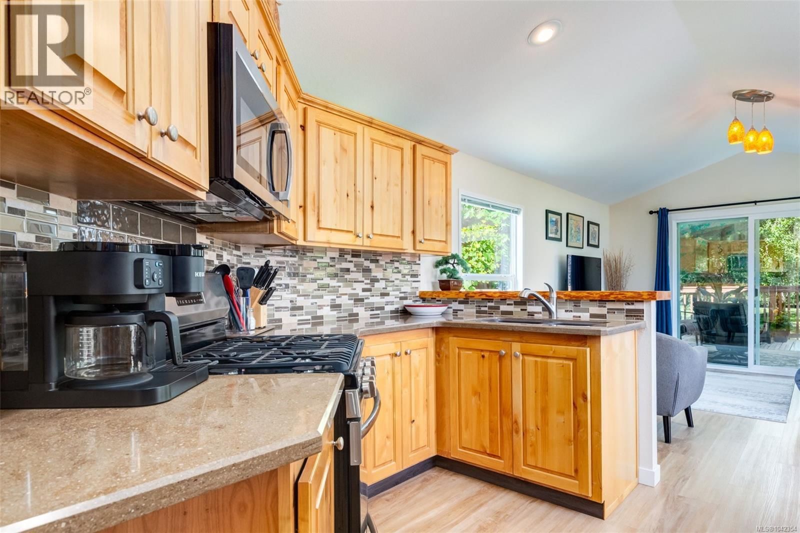 105 3042 River Road property photo
