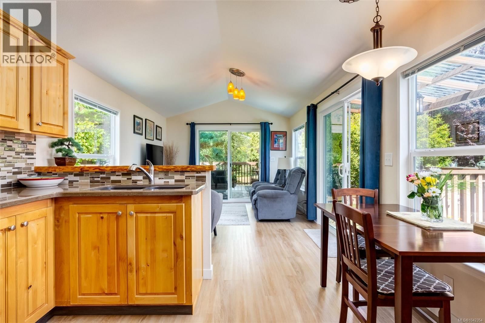 105 3042 River Road property photo
