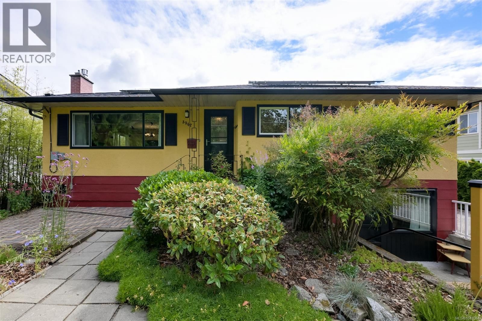 3967 Rainbow Street