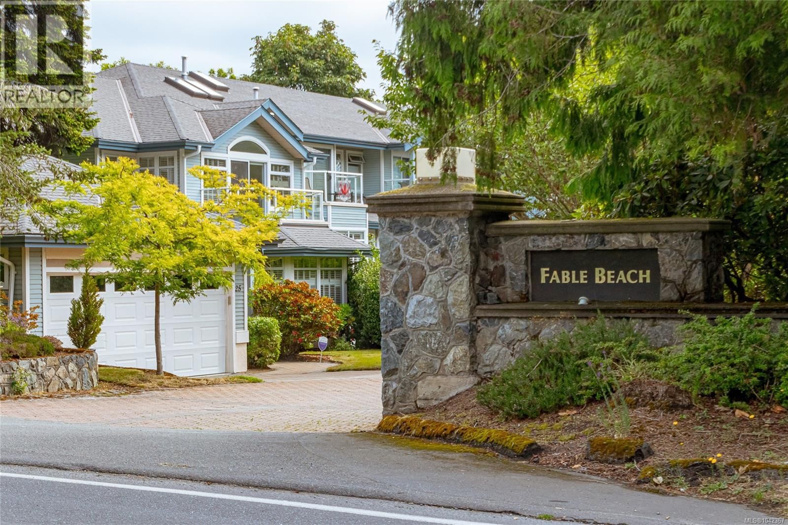 25 5187 Cordova Bay Road property photo