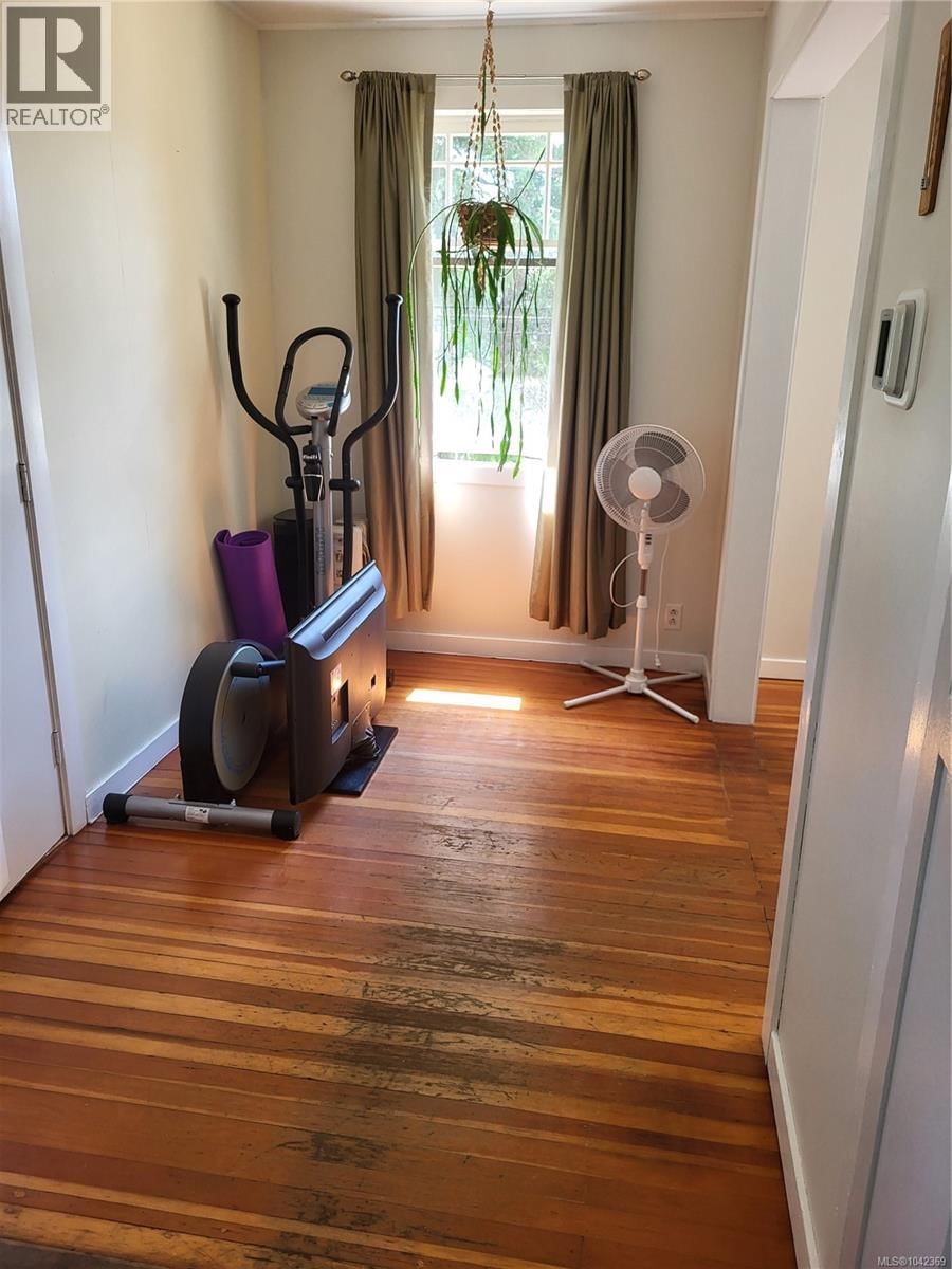 10511 Youbou Road property photo