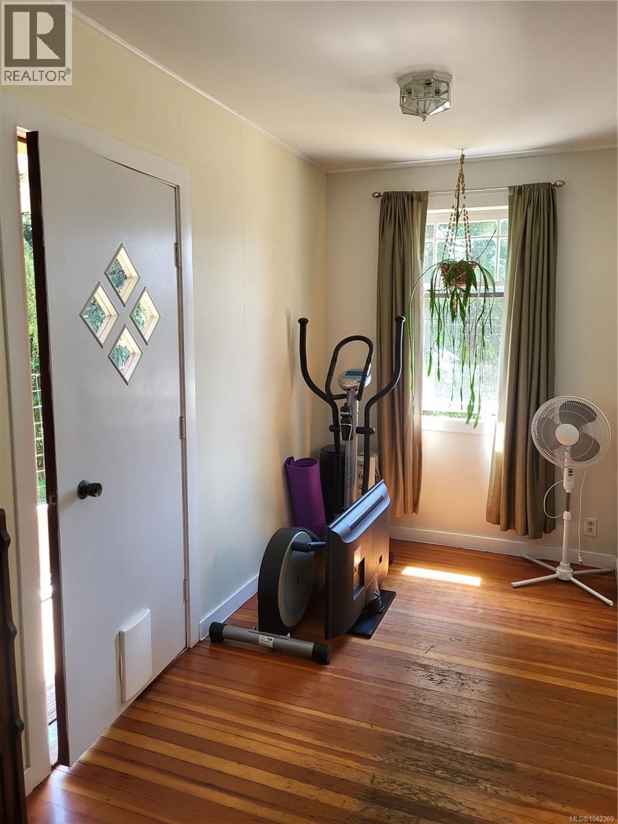 10511 Youbou Road property photo