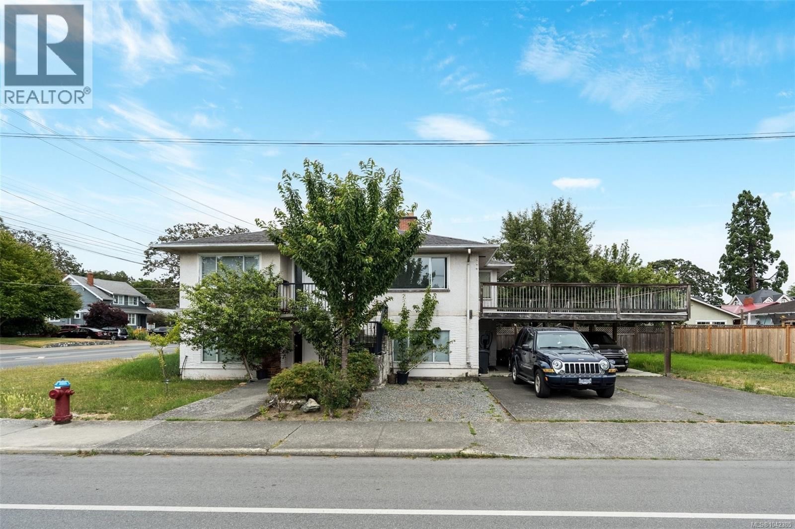 2343 Shelbourne Street, Victoria, British Columbia V8R 6P4