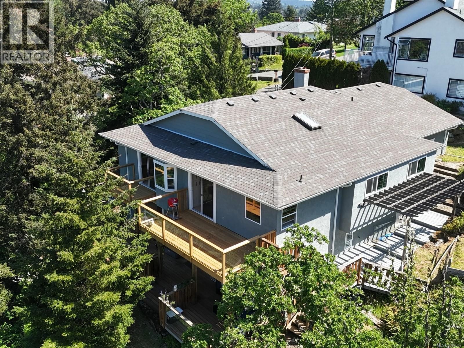 1071 Hyacinth Avenue property photo