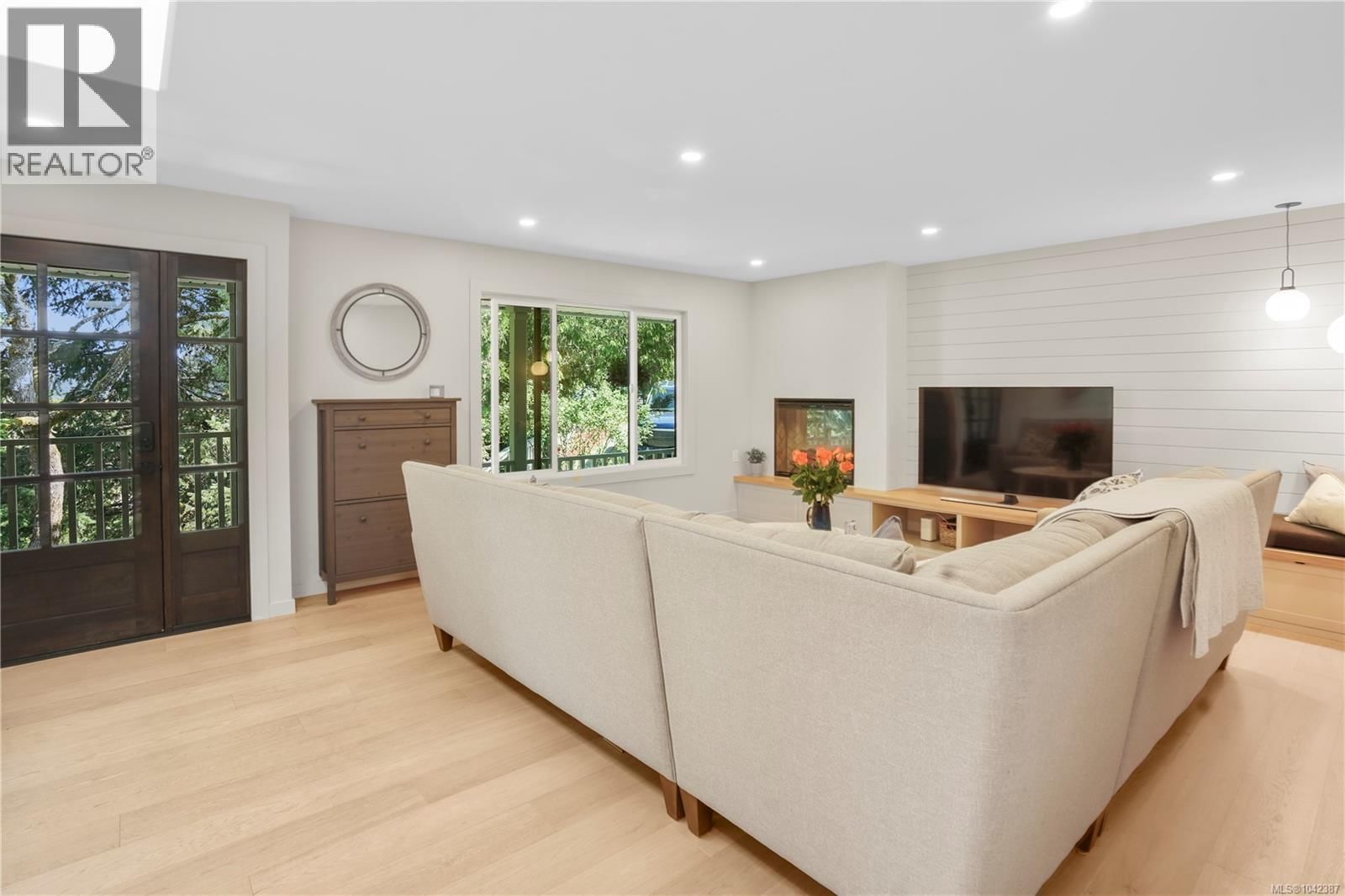 1071 Hyacinth Avenue property photo