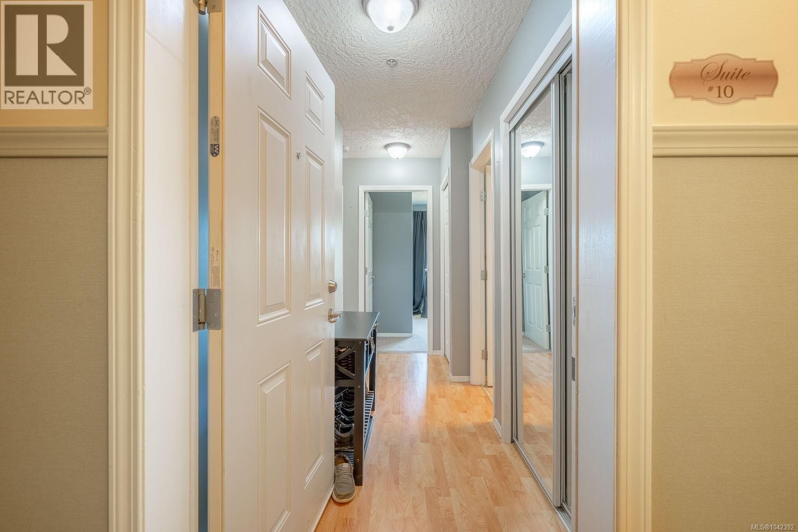 10 8 White Street property photo