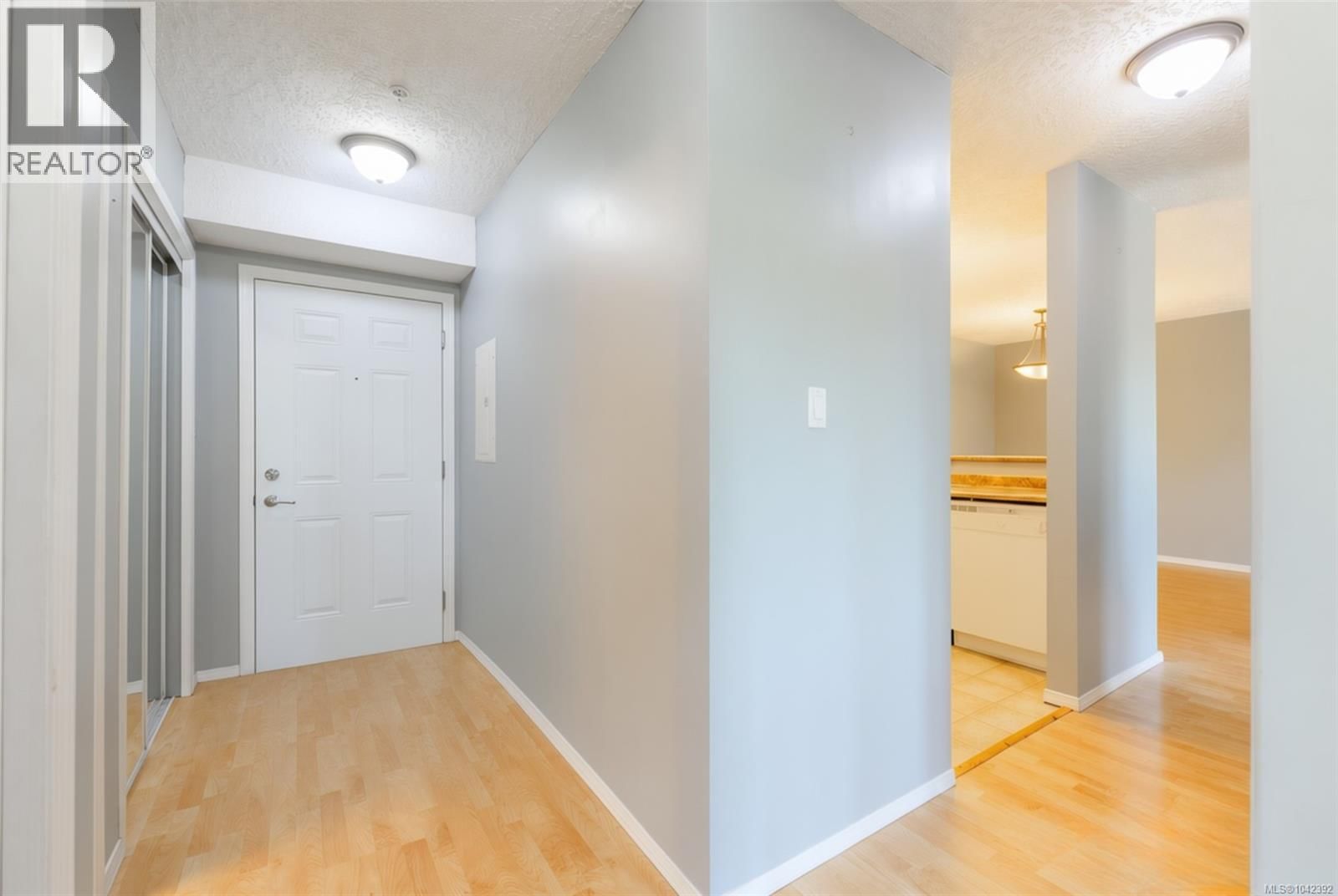10 8 White Street property photo