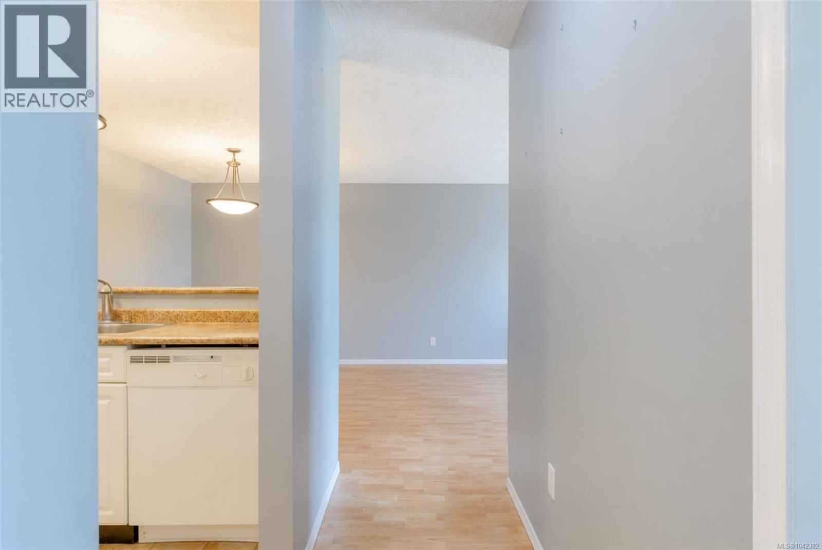 10 8 White Street property photo