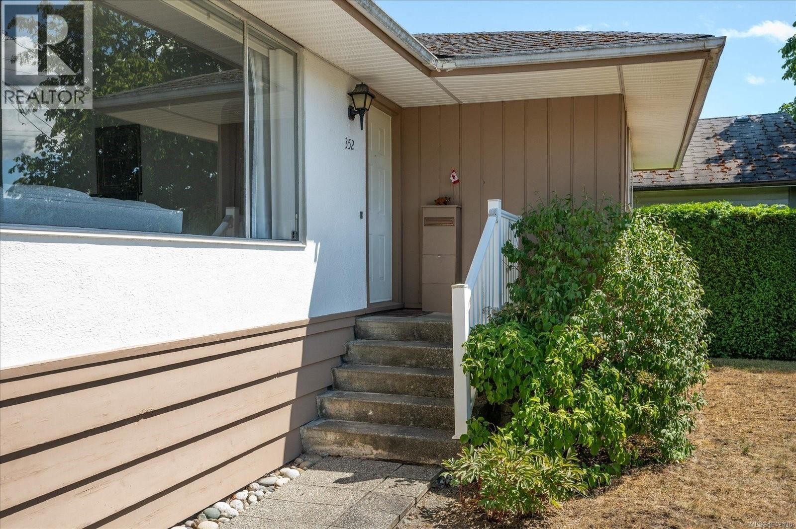 352 Howard Avenue property photo