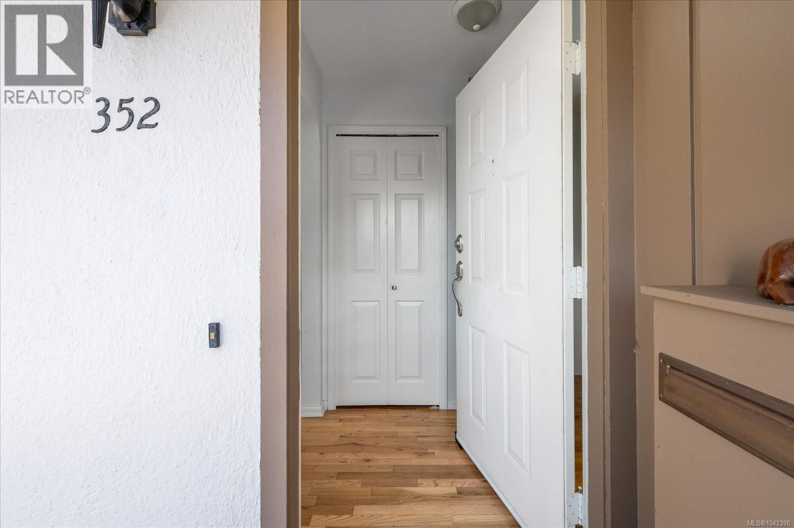 352 Howard Avenue property photo