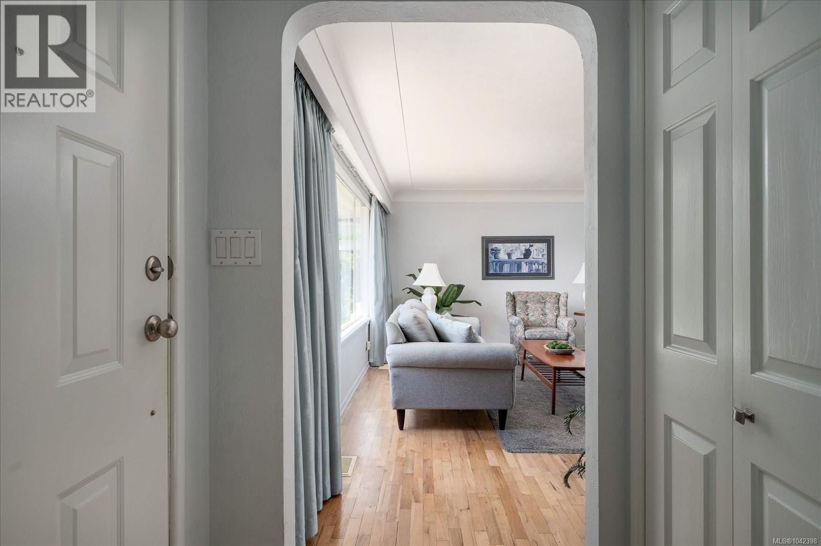 352 Howard Avenue property photo