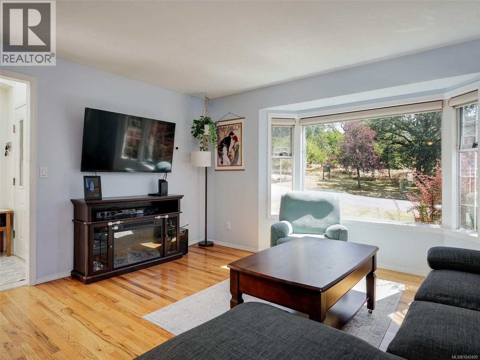 860 Falaise Crescent property photo