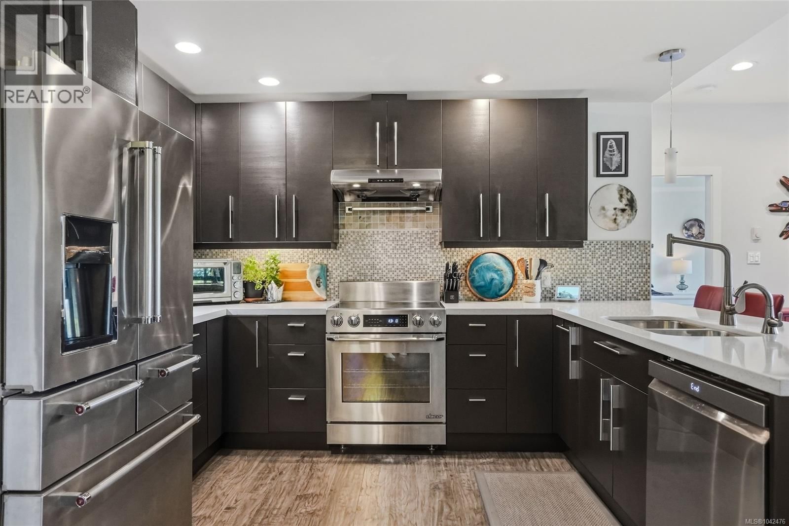203 439 College Road property photo