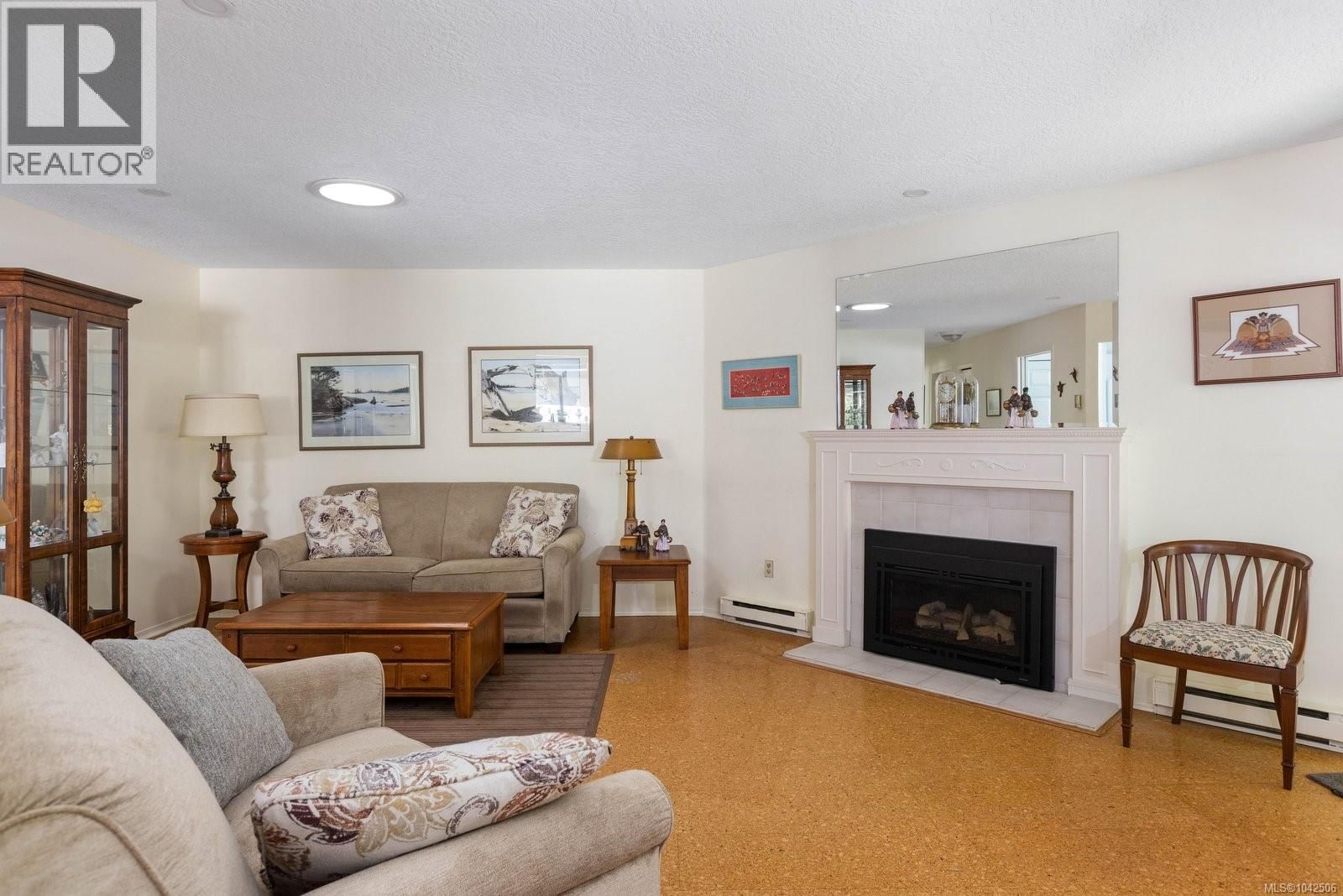 21 5156 Cordova Bay Road property photo