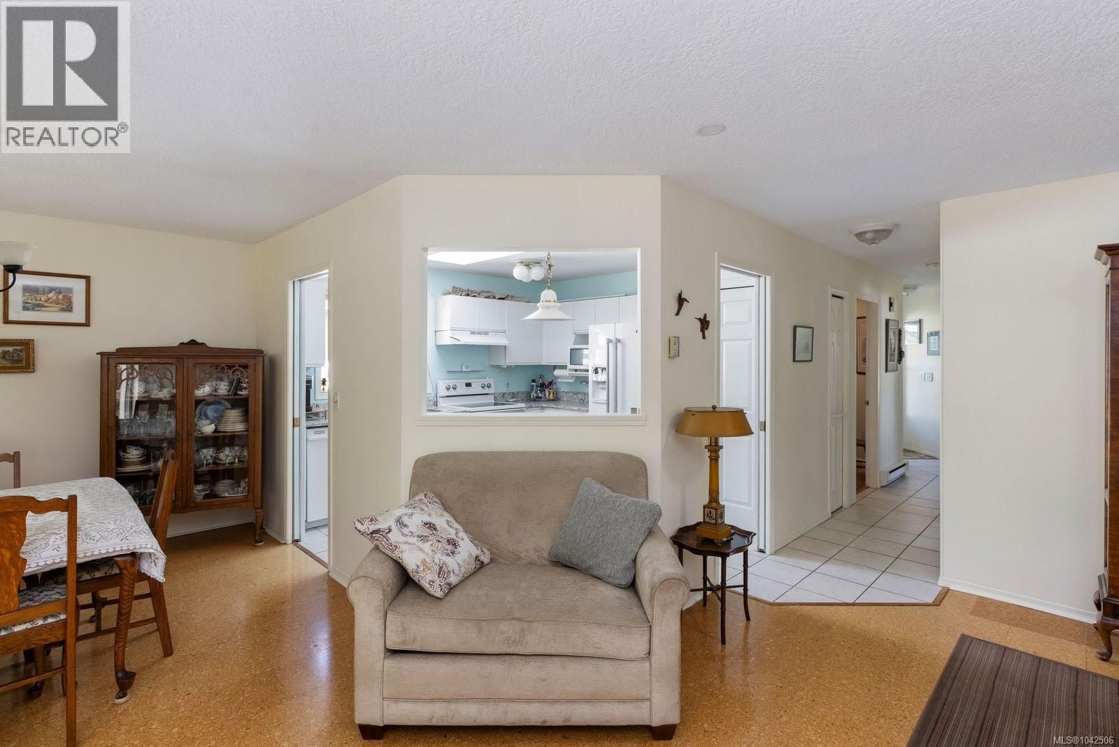 21 5156 Cordova Bay Road property photo