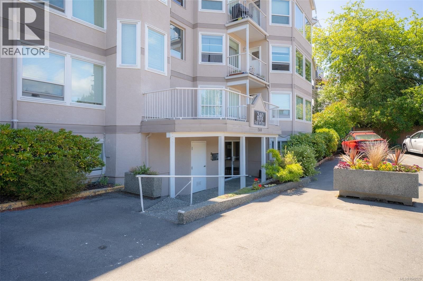 305 240 Milton Street property photo