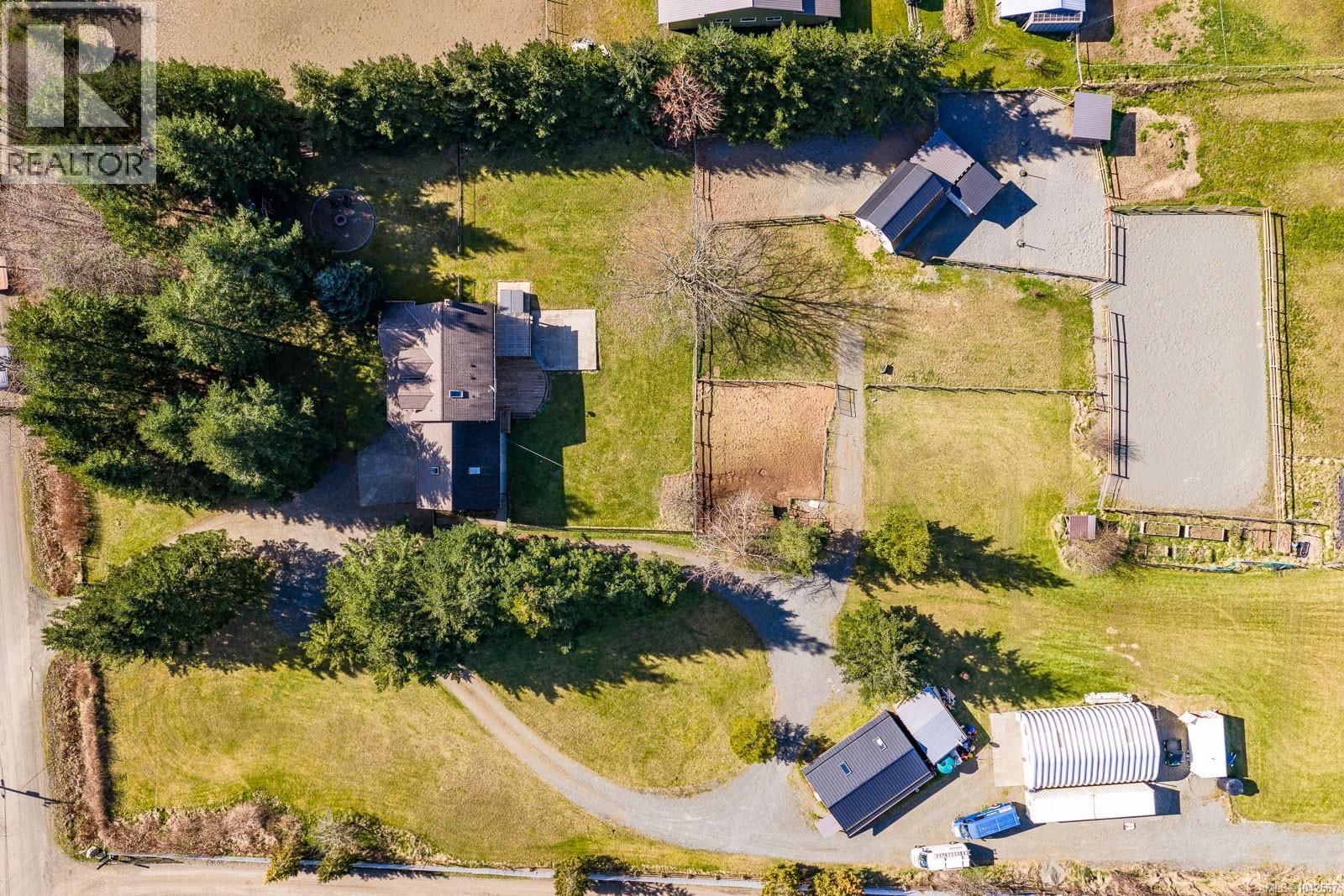 6104 Ledingham Road, Courtenay, British Columbia V9J 1M9