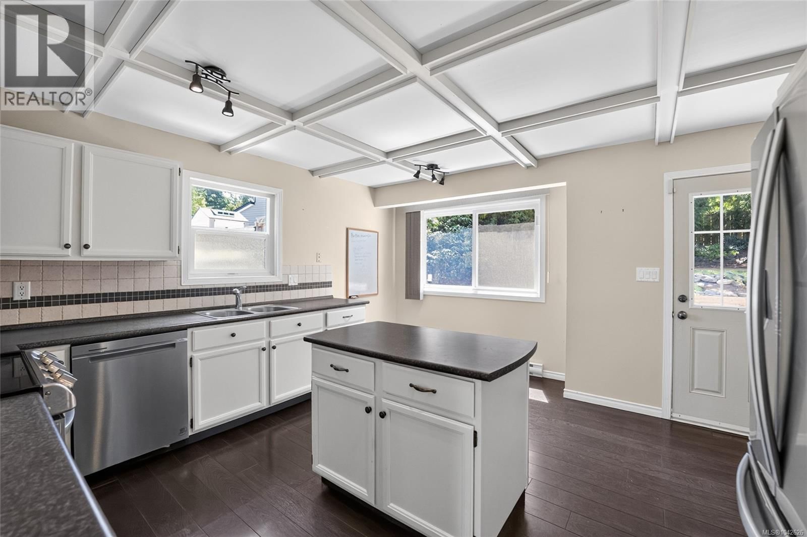 3538 Fairview Drive property photo