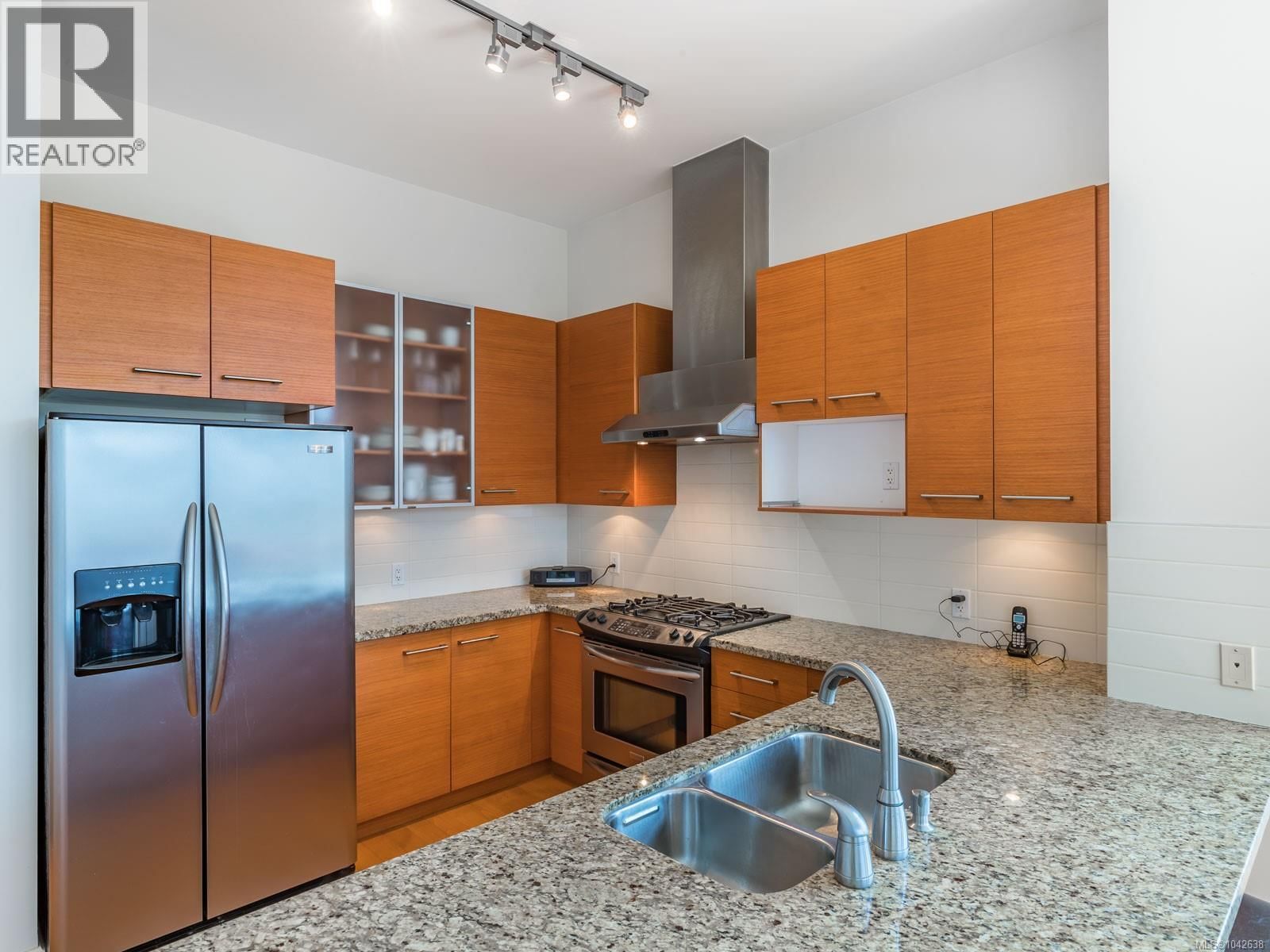 1802 38 Front Street property photo