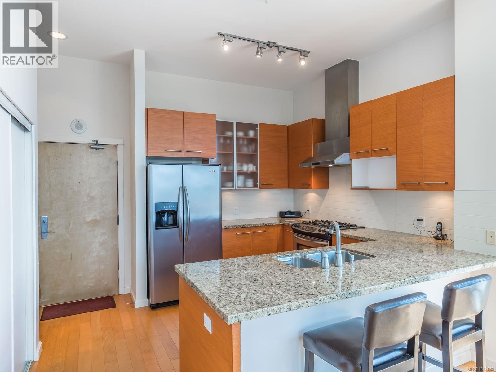1802 38 Front Street property photo