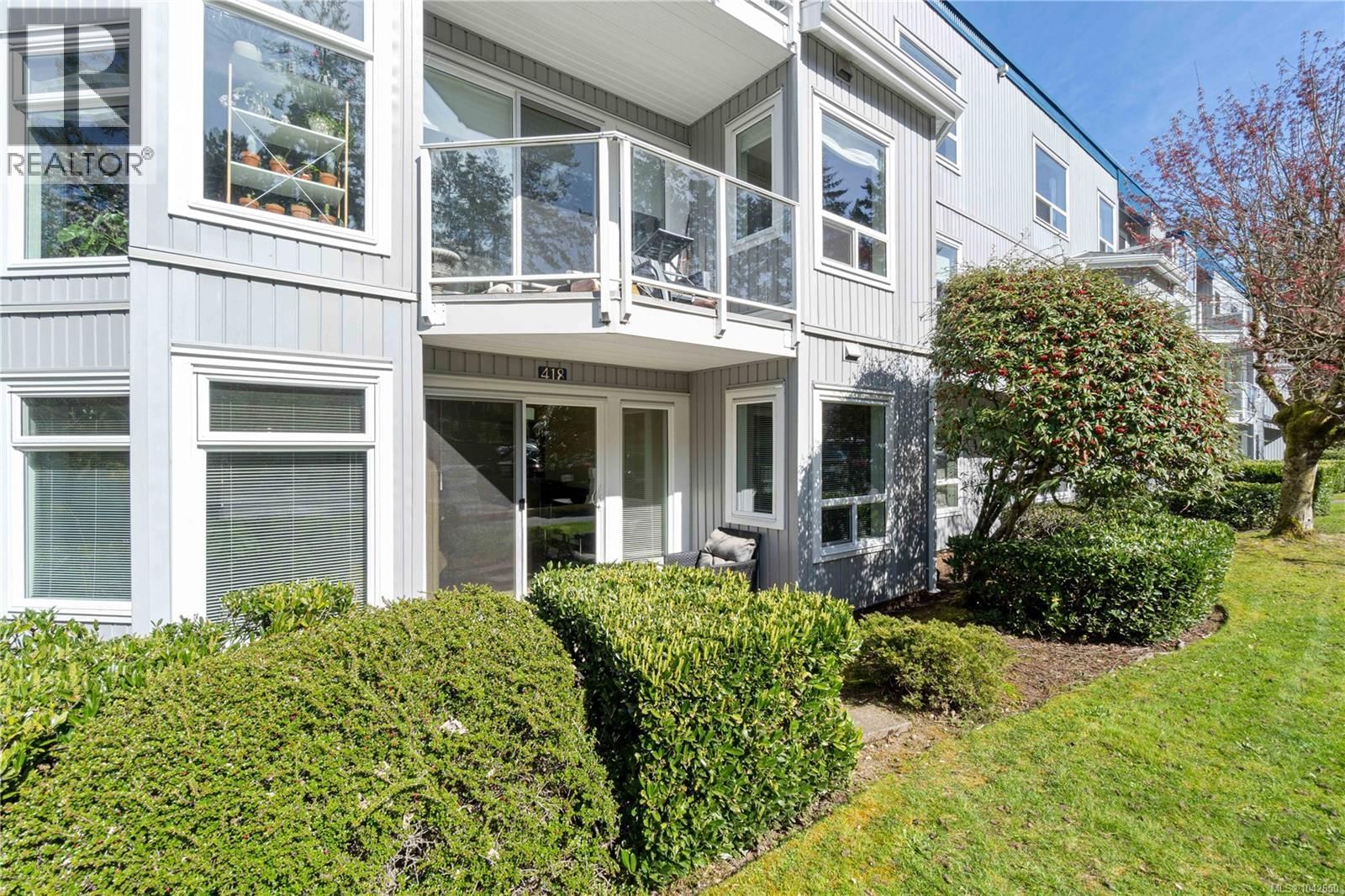 418 2562 Departure Bay Road property photo