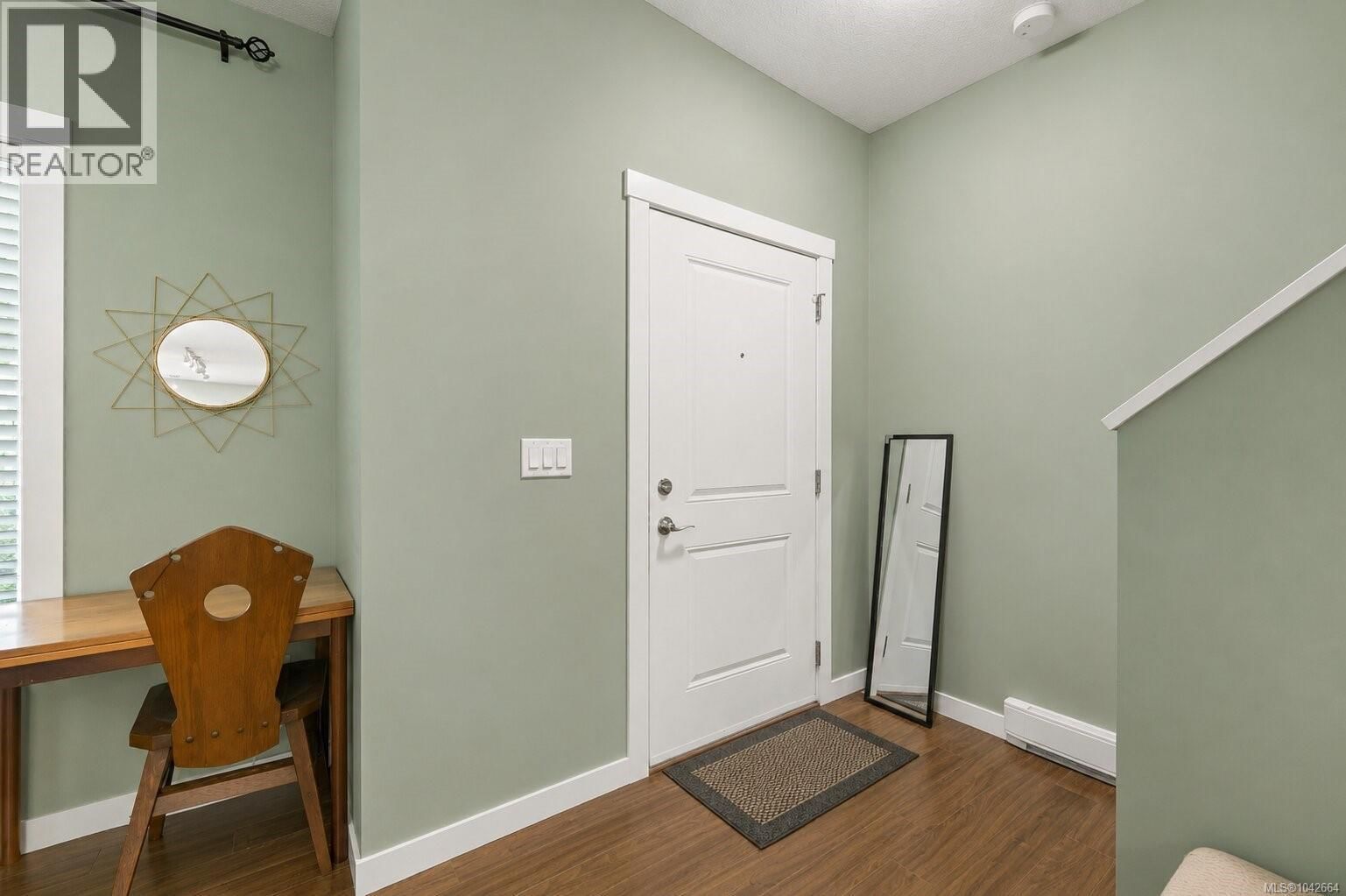 302 1675 Crescent View Drive property photo