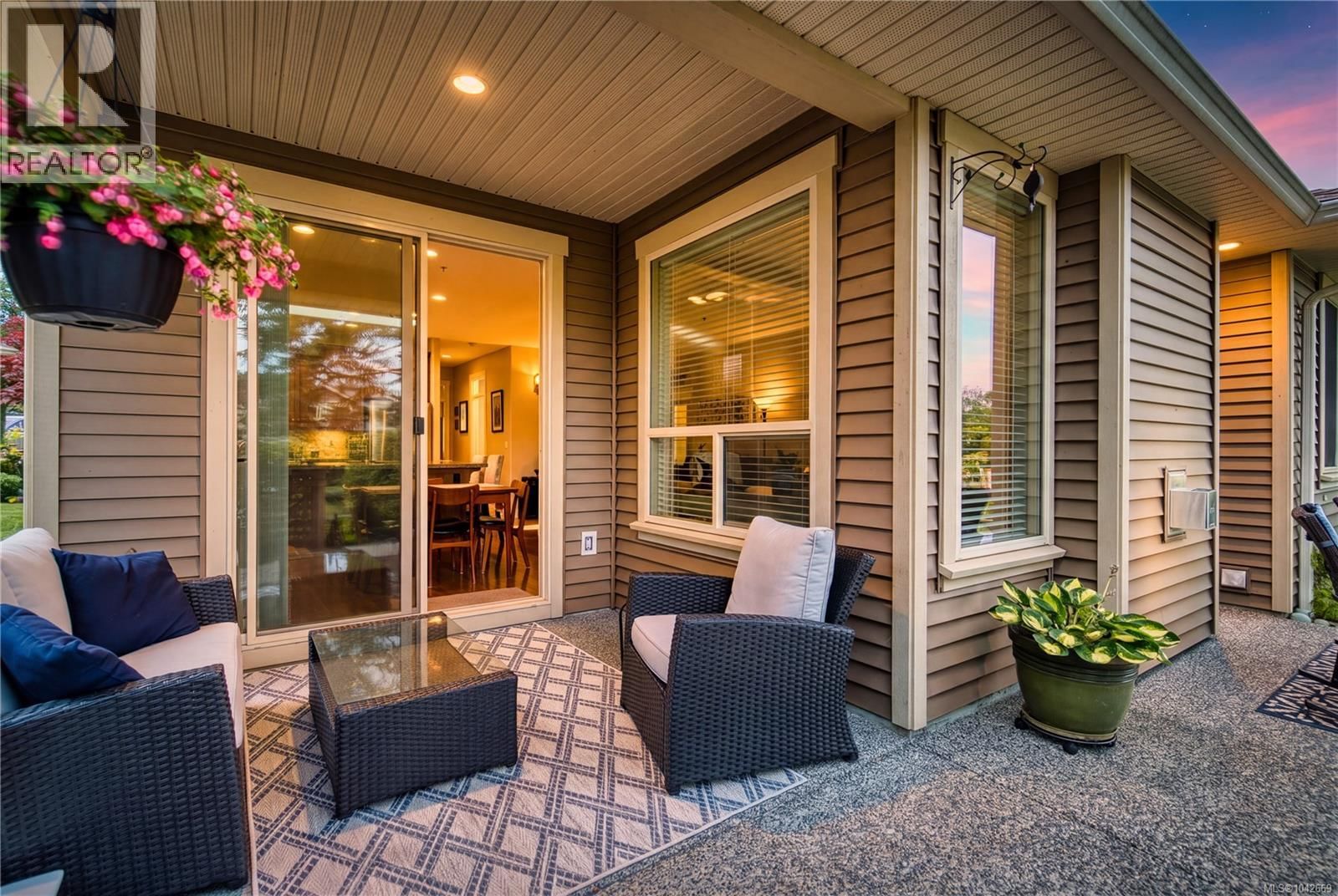102 4472 Stonebridge Place property photo