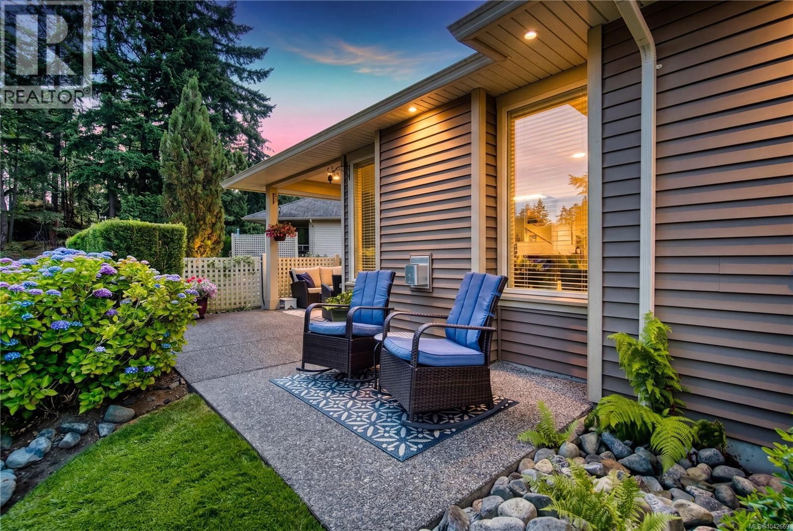 102 4472 Stonebridge Place property photo