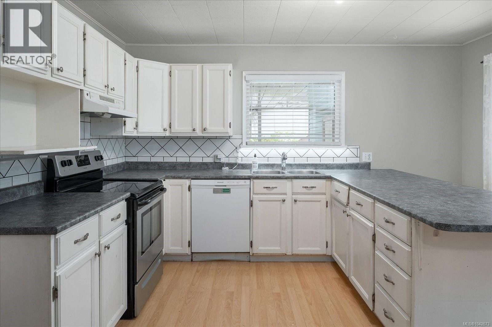 261 Villa Road property photo