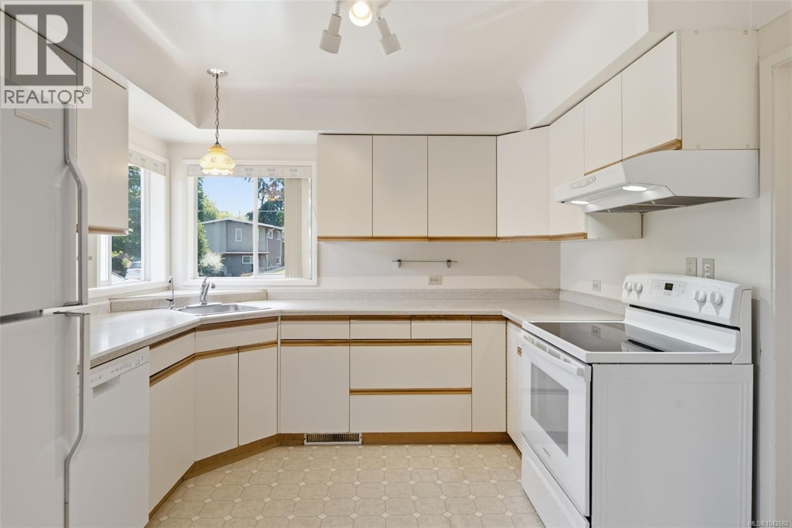 2430 Camelot Road property photo
