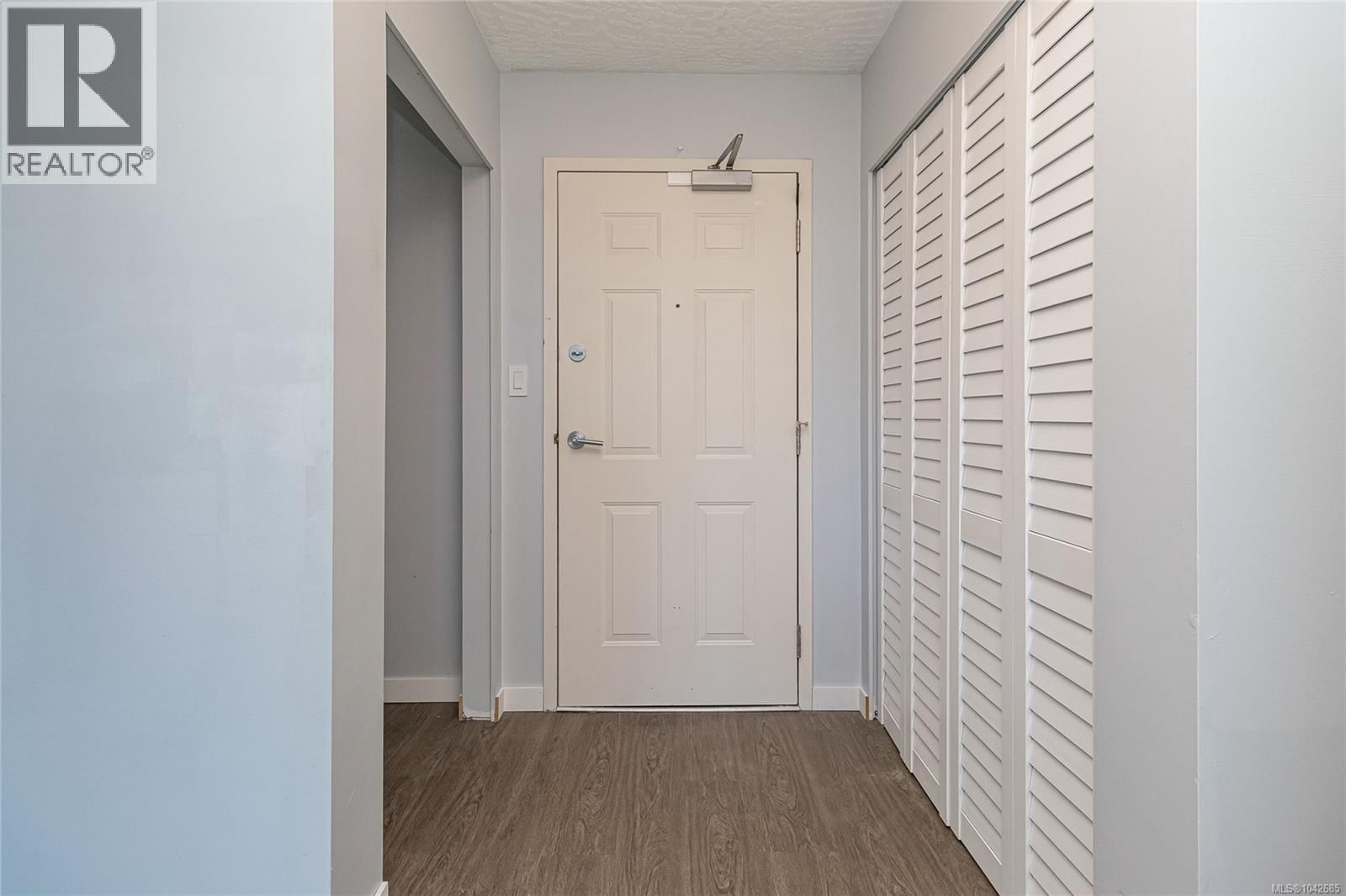 409 3460 Quadra Street property photo