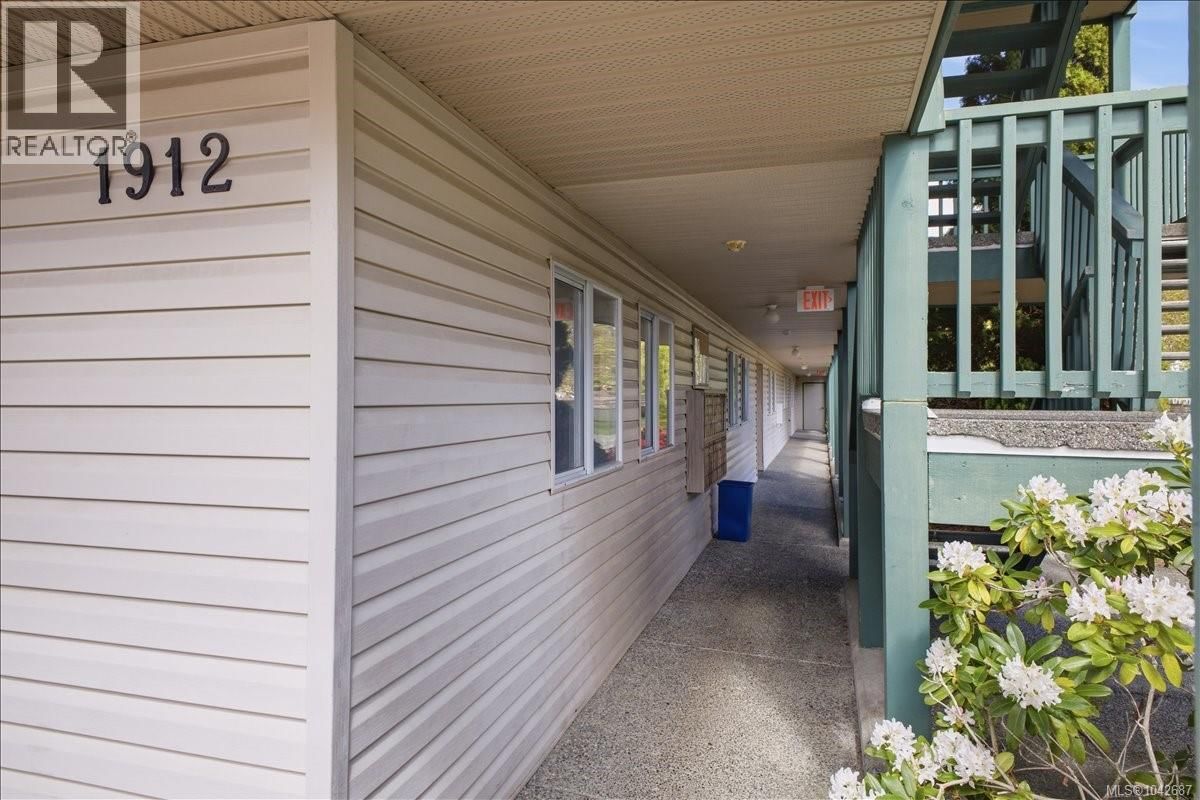 208 1912 Bowen Road property photo