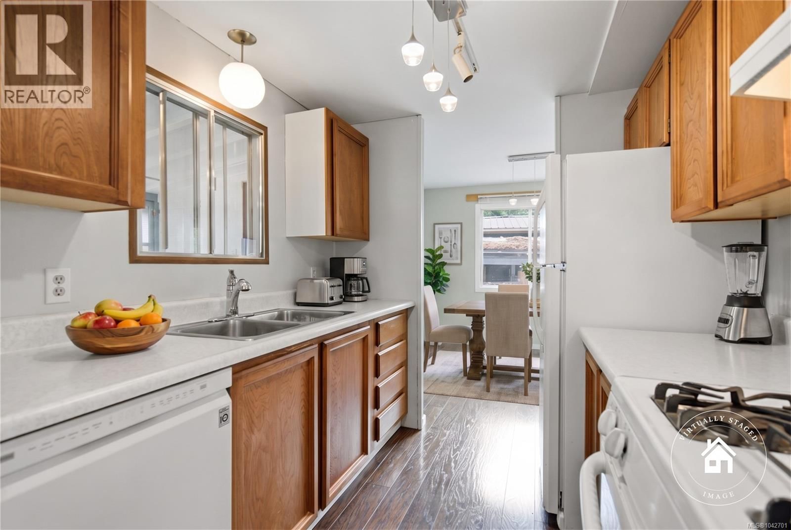 25 1247 Arbutus Road property photo