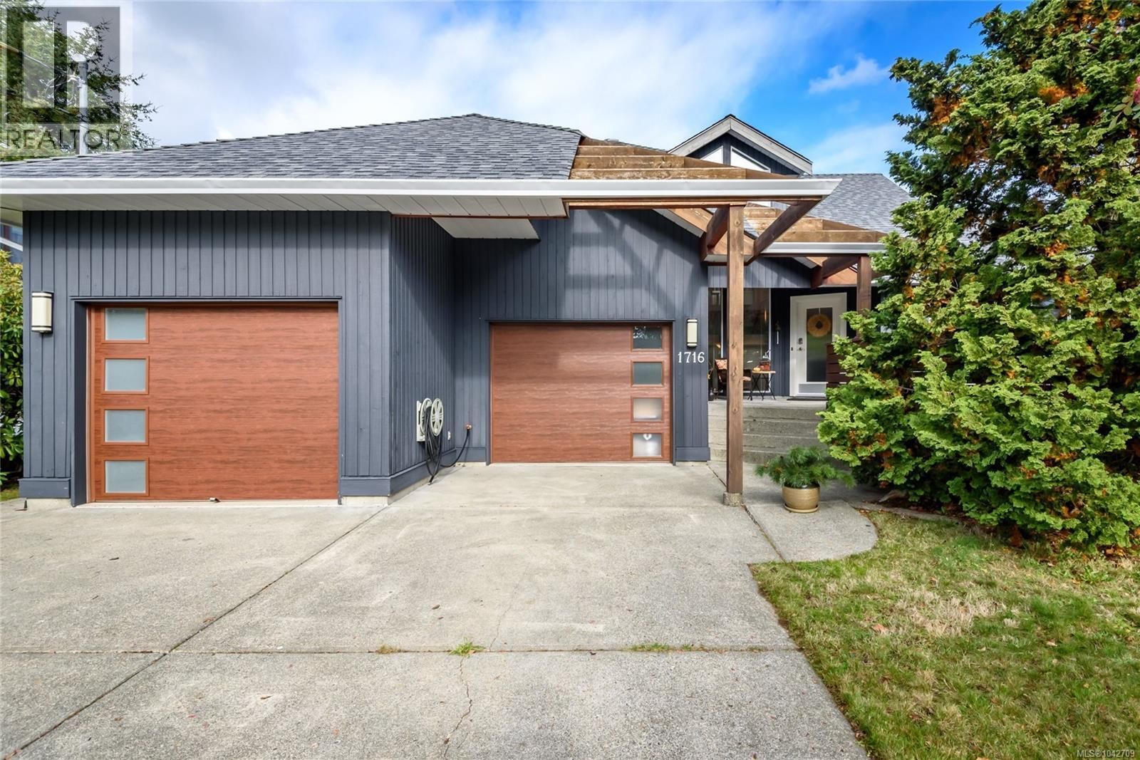 1716 Tofino Place property photo