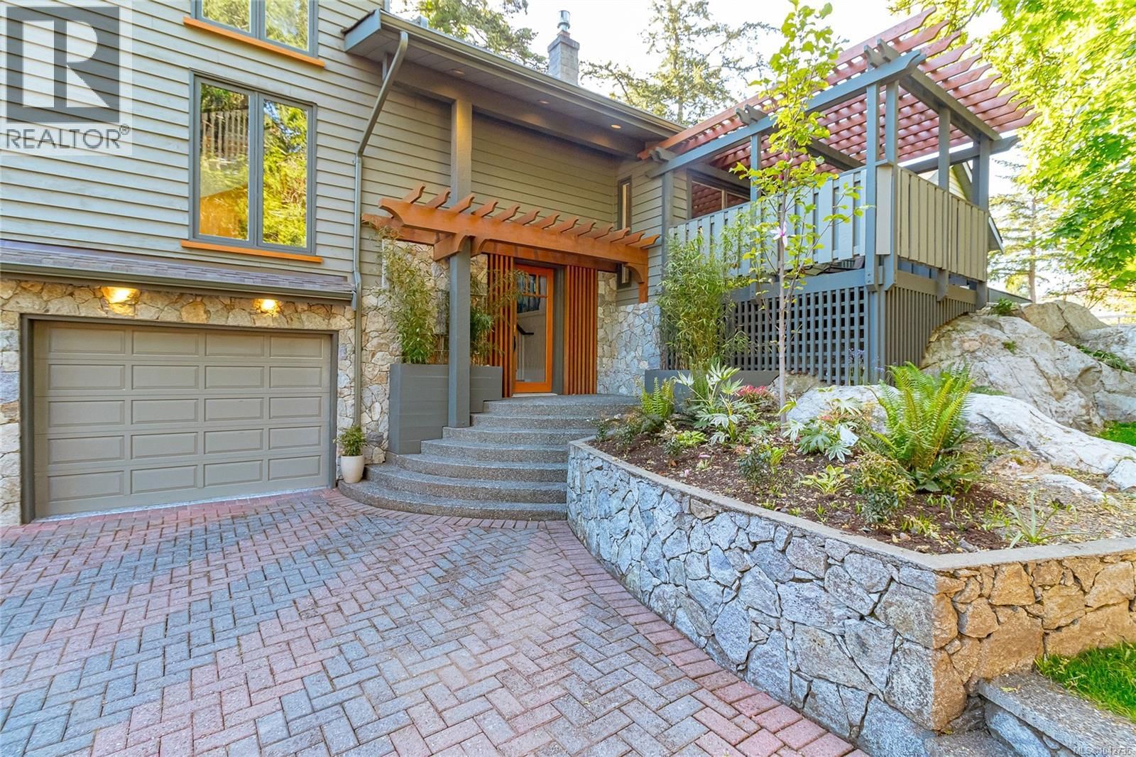 4906 Cordova Bay Road property photo