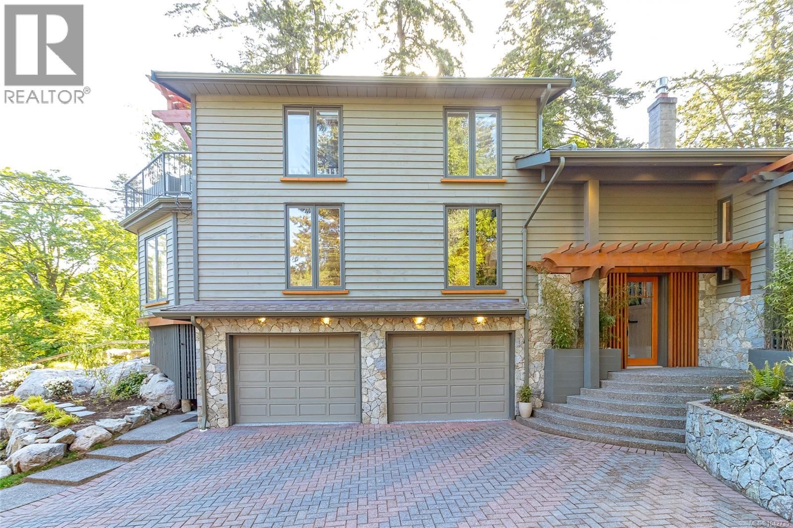 4906 Cordova Bay Road property photo