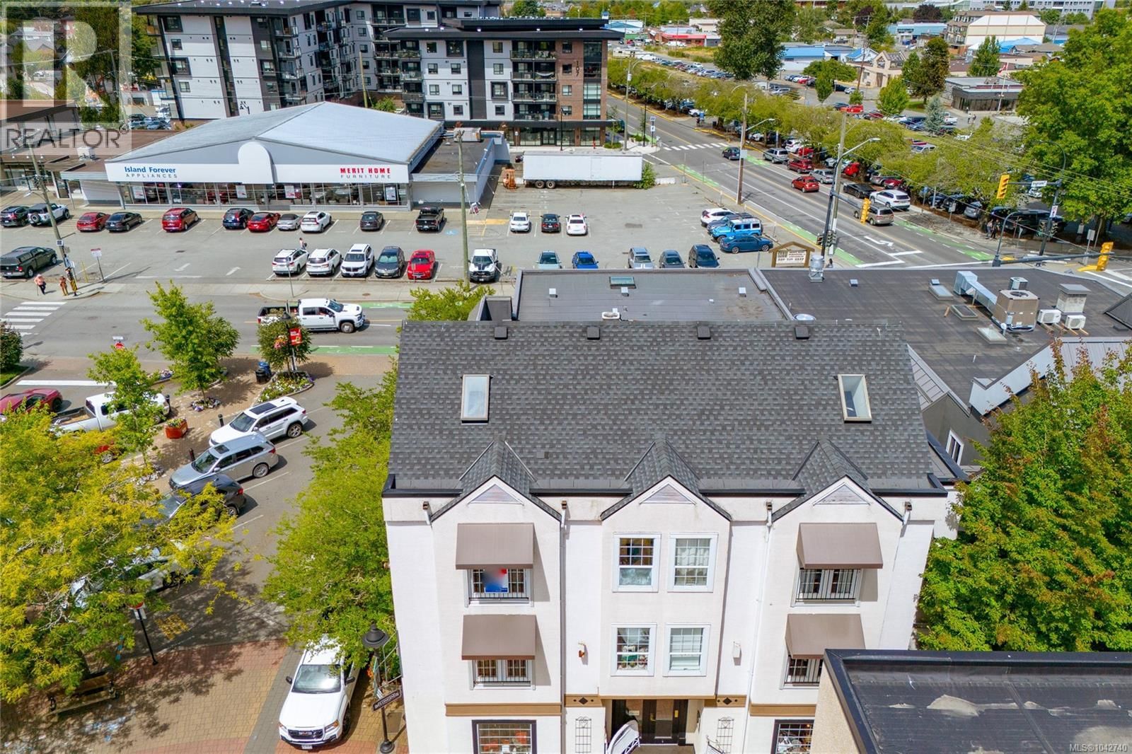 302 43 Lois Lane property photo