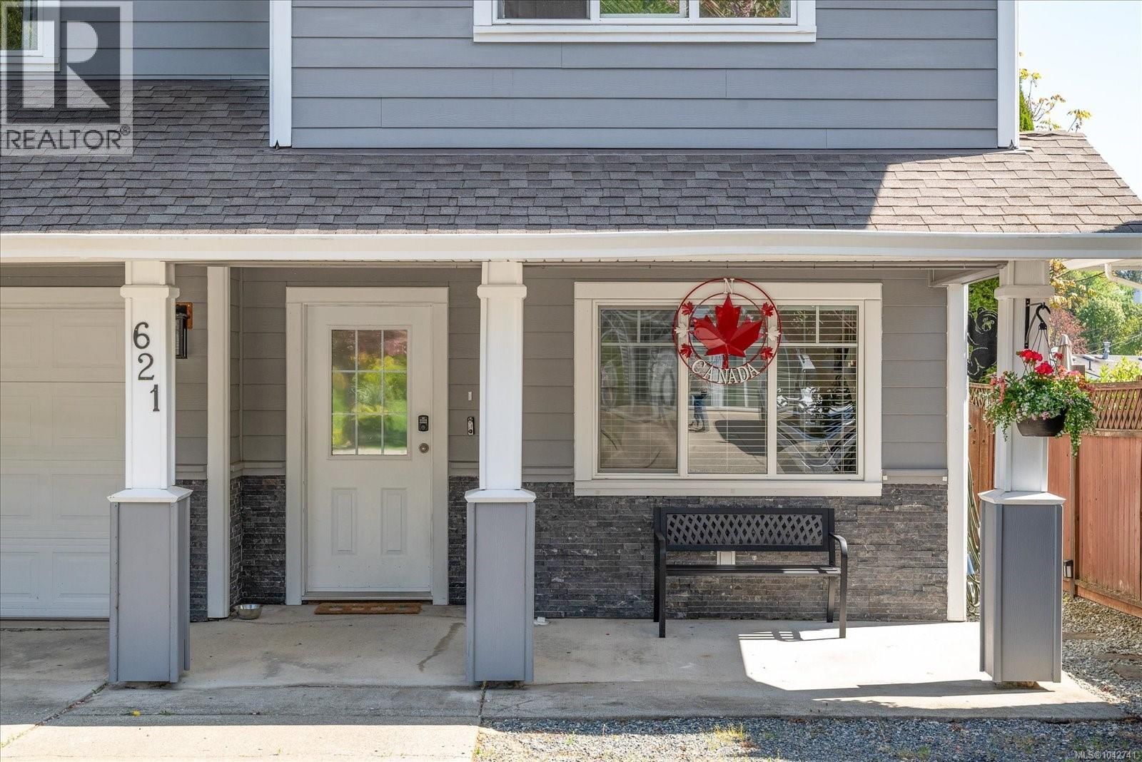 621 Oakwood Road property photo