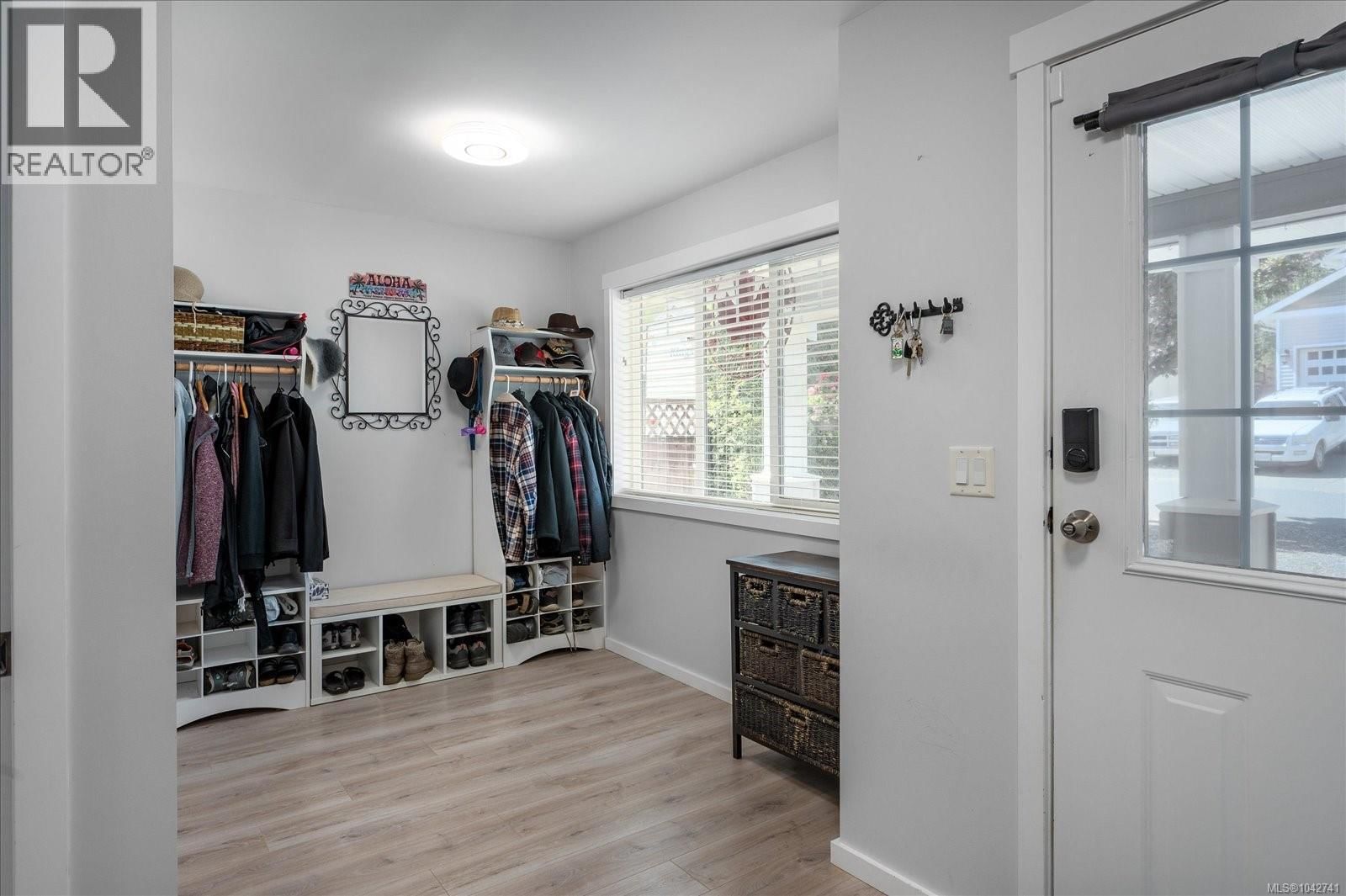 621 Oakwood Road property photo
