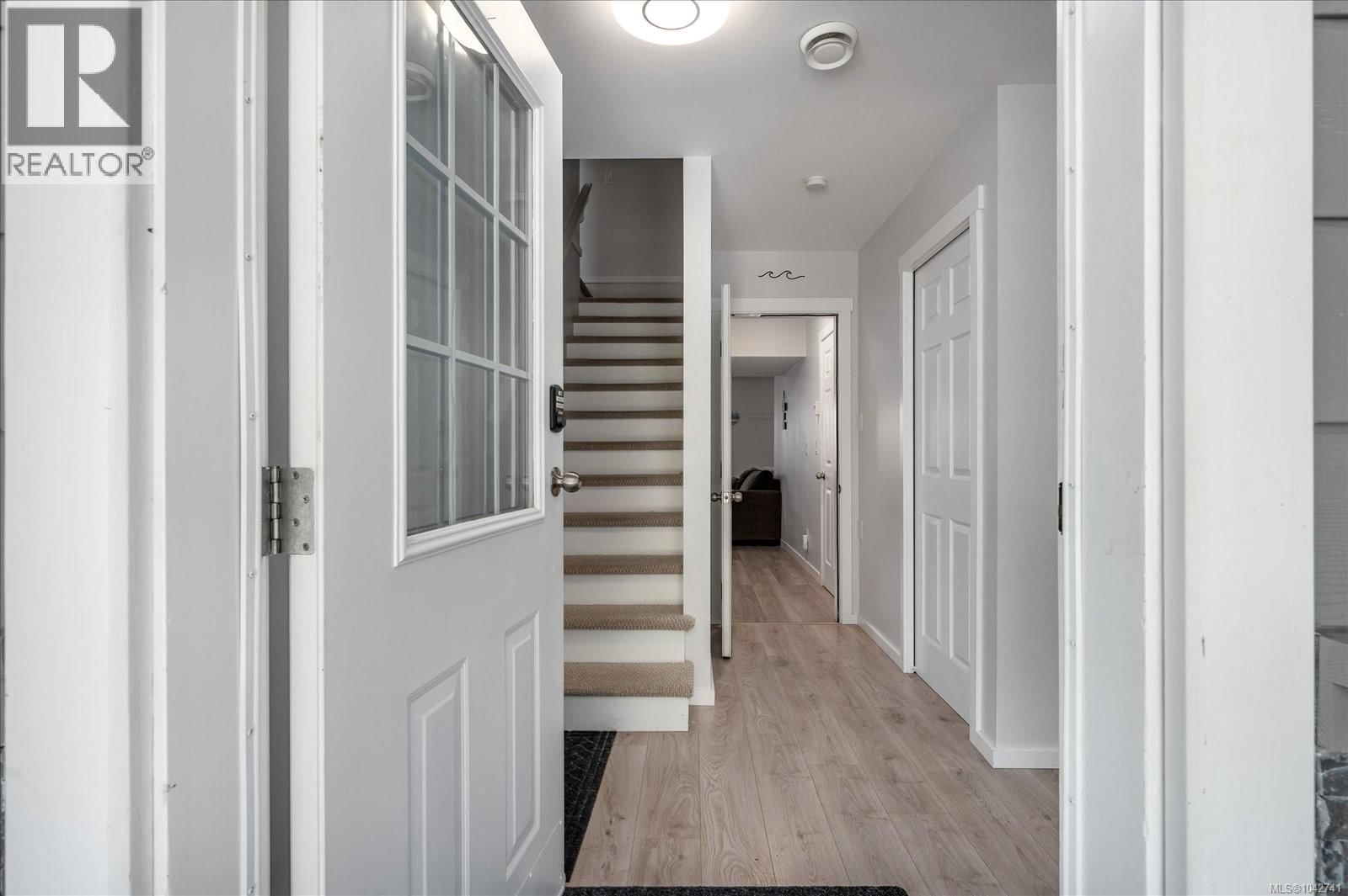 621 Oakwood Road property photo
