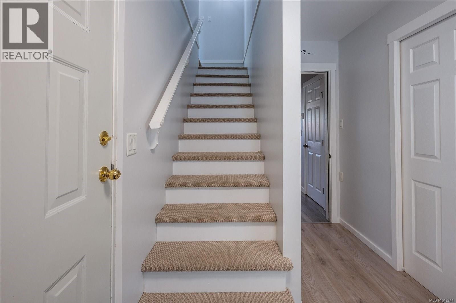 621 Oakwood Road property photo