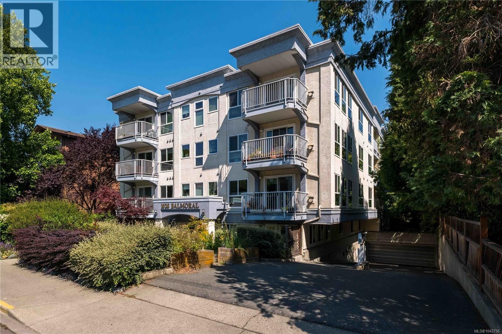 1028 Balmoral Road, Victoria, British Columbia V8T 1A8