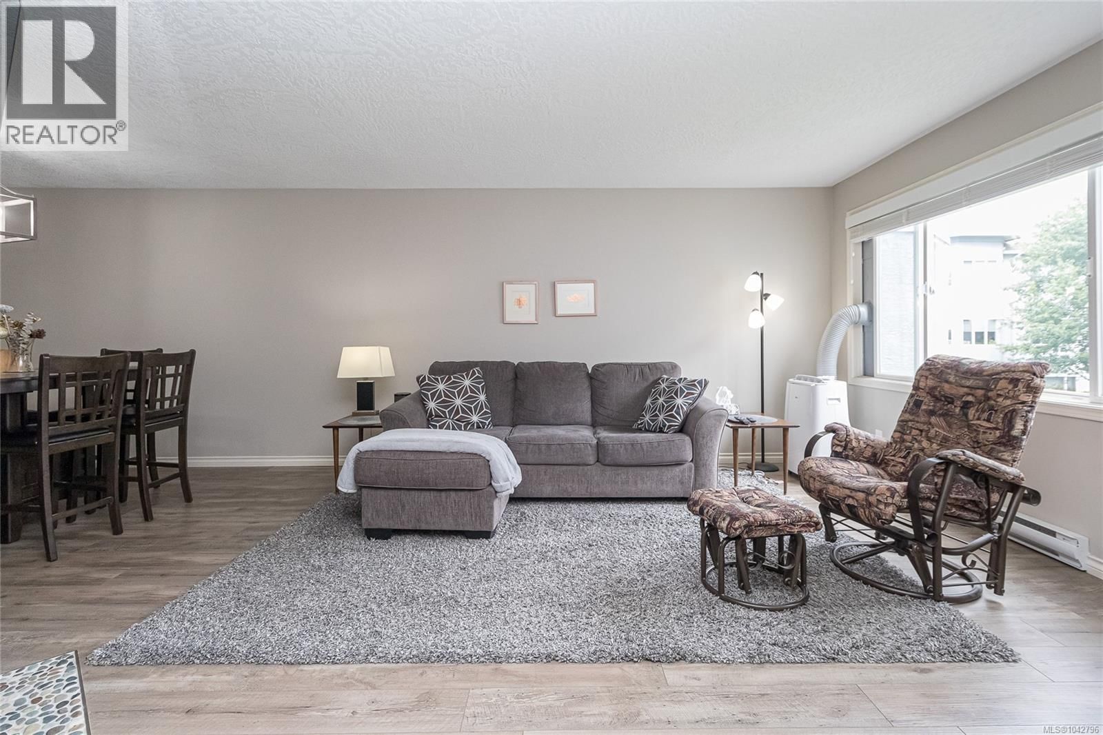 204 3931 Shelbourne Street property photo