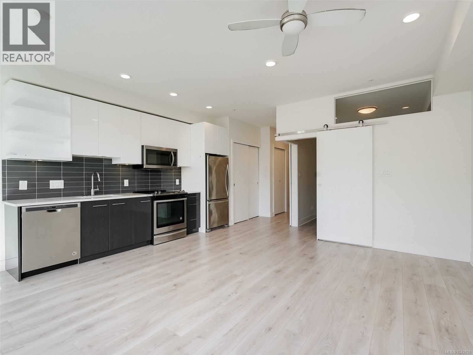 407 1311 Lakepoint Way property photo