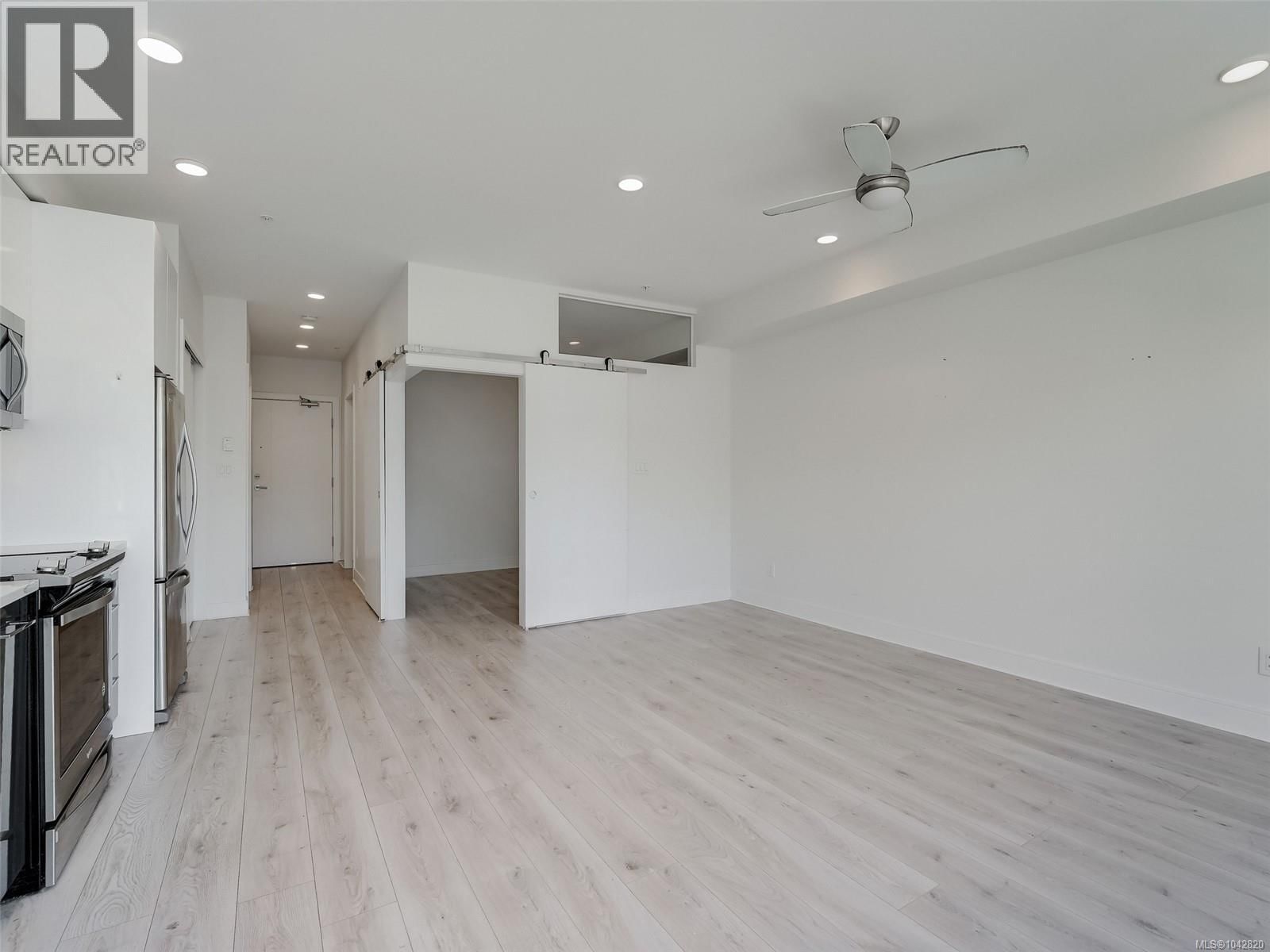 407 1311 Lakepoint Way property photo