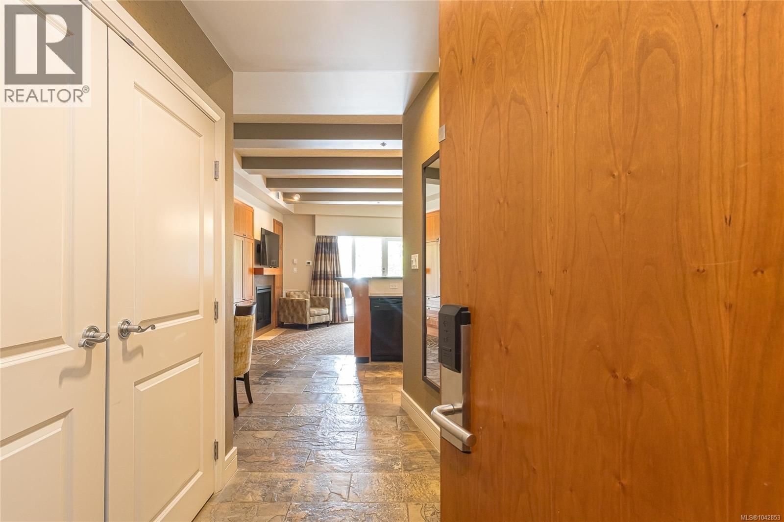 210 B&C 1376 Lynburne Place property photo