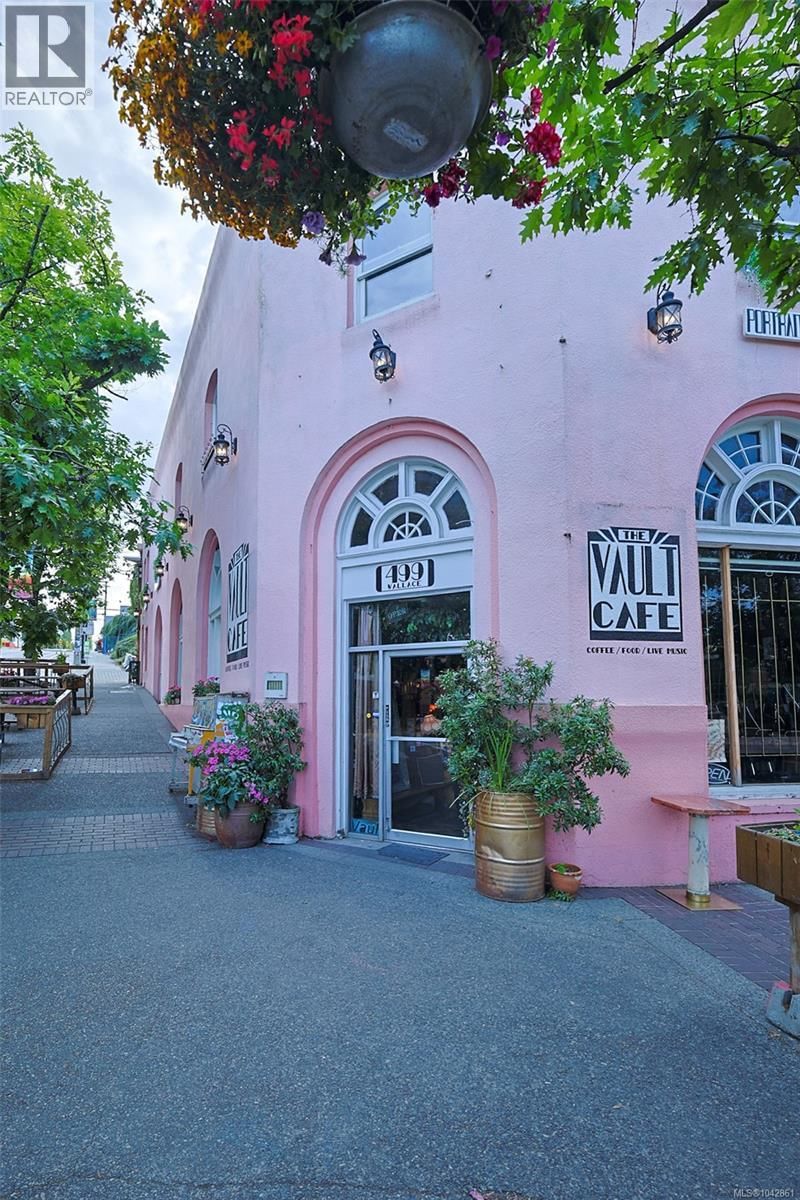 499 Wallace Street property photo