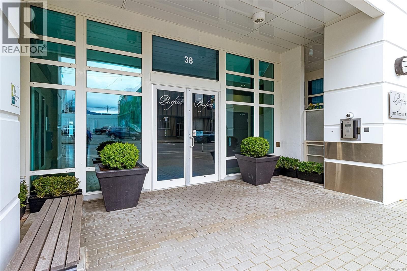 1402 38 Front Street property photo